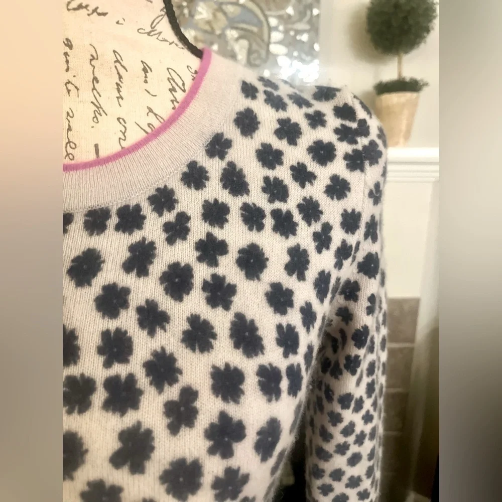 🖤TRENDING colors! floral sweater from J.Crew, size small - navy blue with pink